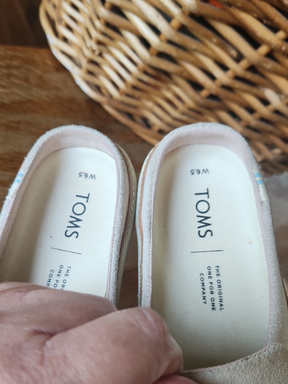 TOMS 6.5 suede mule sneakers with tassels blush very light pink - Picture 7 of 14